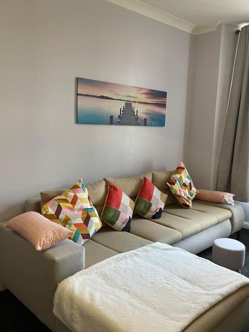 Spacious One Bedroom Flat, Entire Property. Greenock Exterior foto