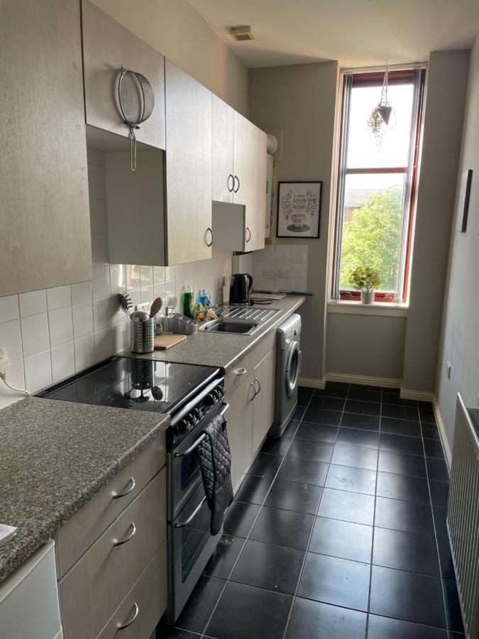 Spacious One Bedroom Flat, Entire Property. Greenock Exterior foto